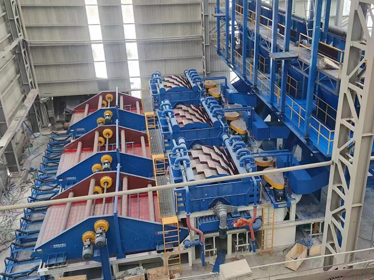 What is the difference between dry sand making and wet sand making?